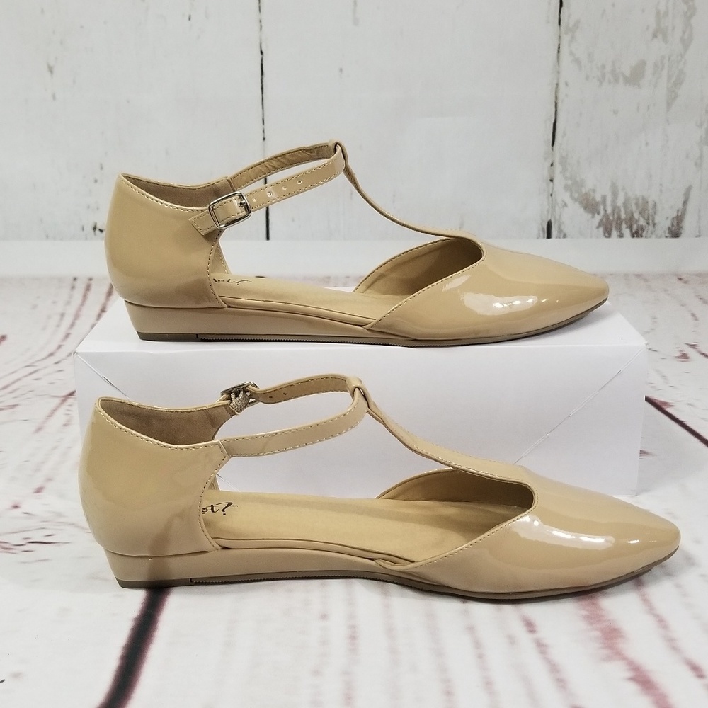 Women's Slightly Wedged Patent Flats - Picture 2 of 8